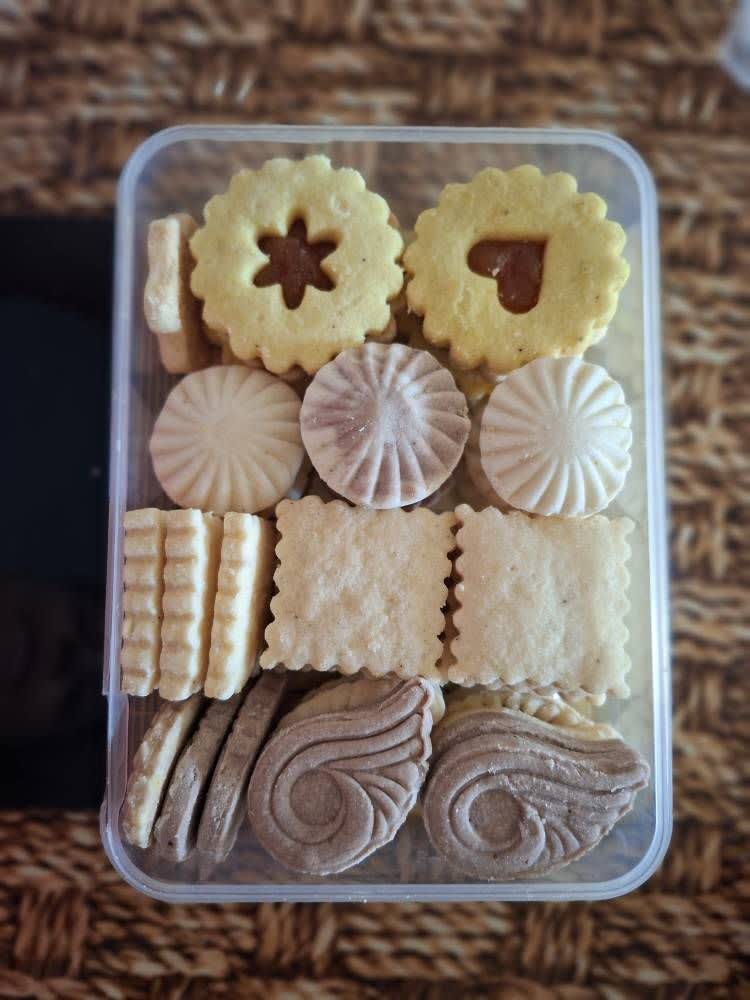 شیرینی مخلوط مخصوص بیماران پی کا یو: (نخودچی_مربایی_ شکلاتی_المانی) ۷۰۰گرمی